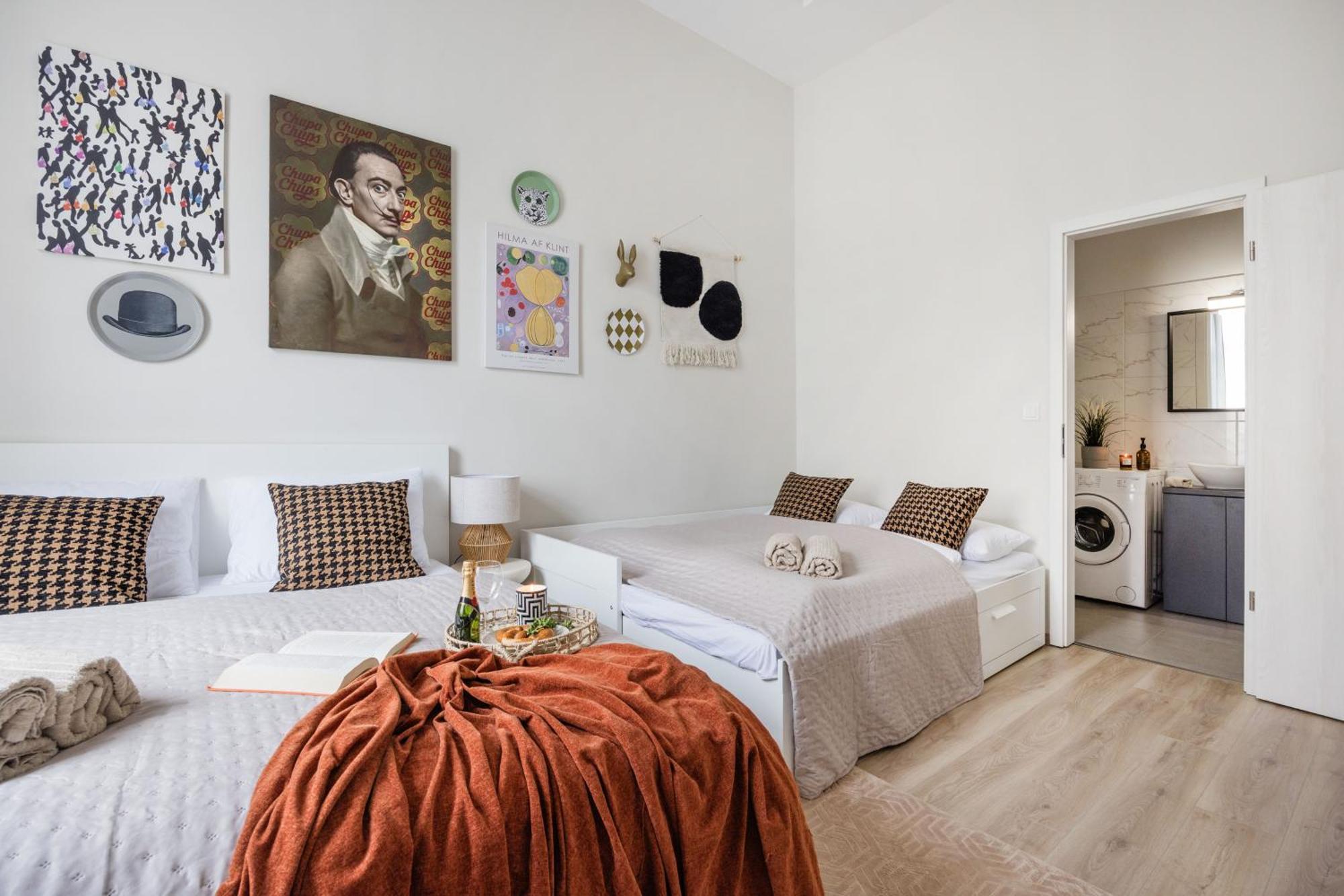 Central Budapest Oasis - Modern Charm, Timeless Comfort エクステリア 写真