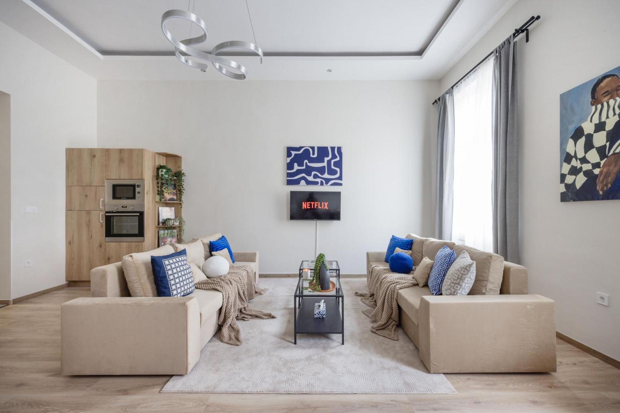 Central Budapest Oasis - Modern Charm, Timeless Comfort エクステリア 写真