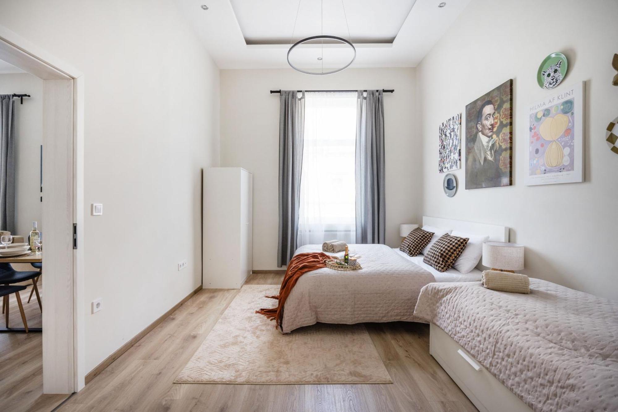 Central Budapest Oasis - Modern Charm, Timeless Comfort エクステリア 写真