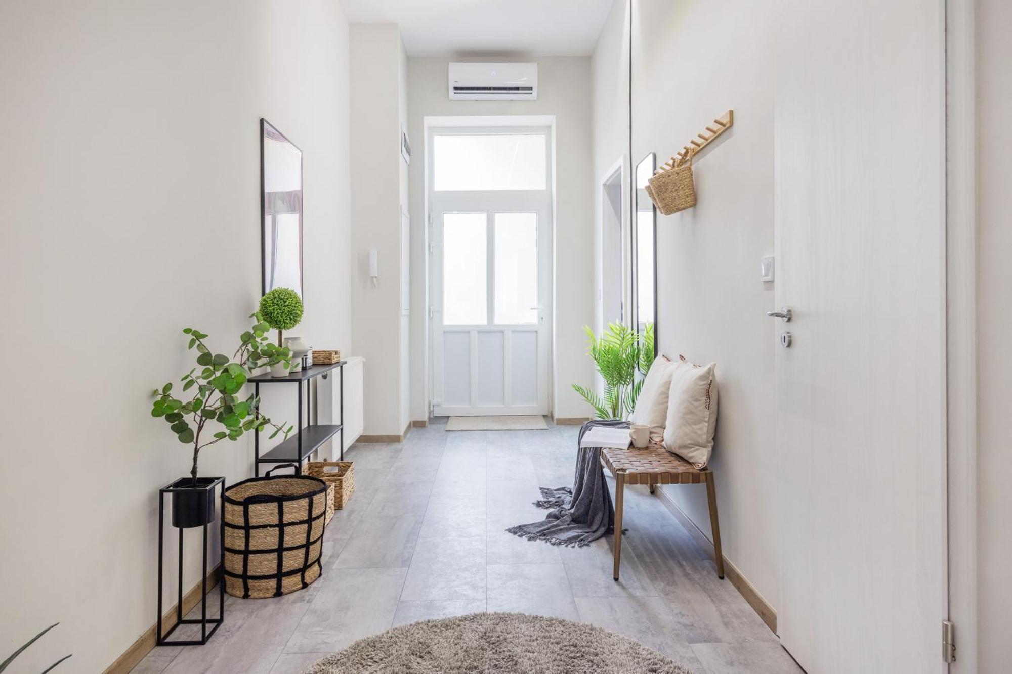 Central Budapest Oasis - Modern Charm, Timeless Comfort エクステリア 写真